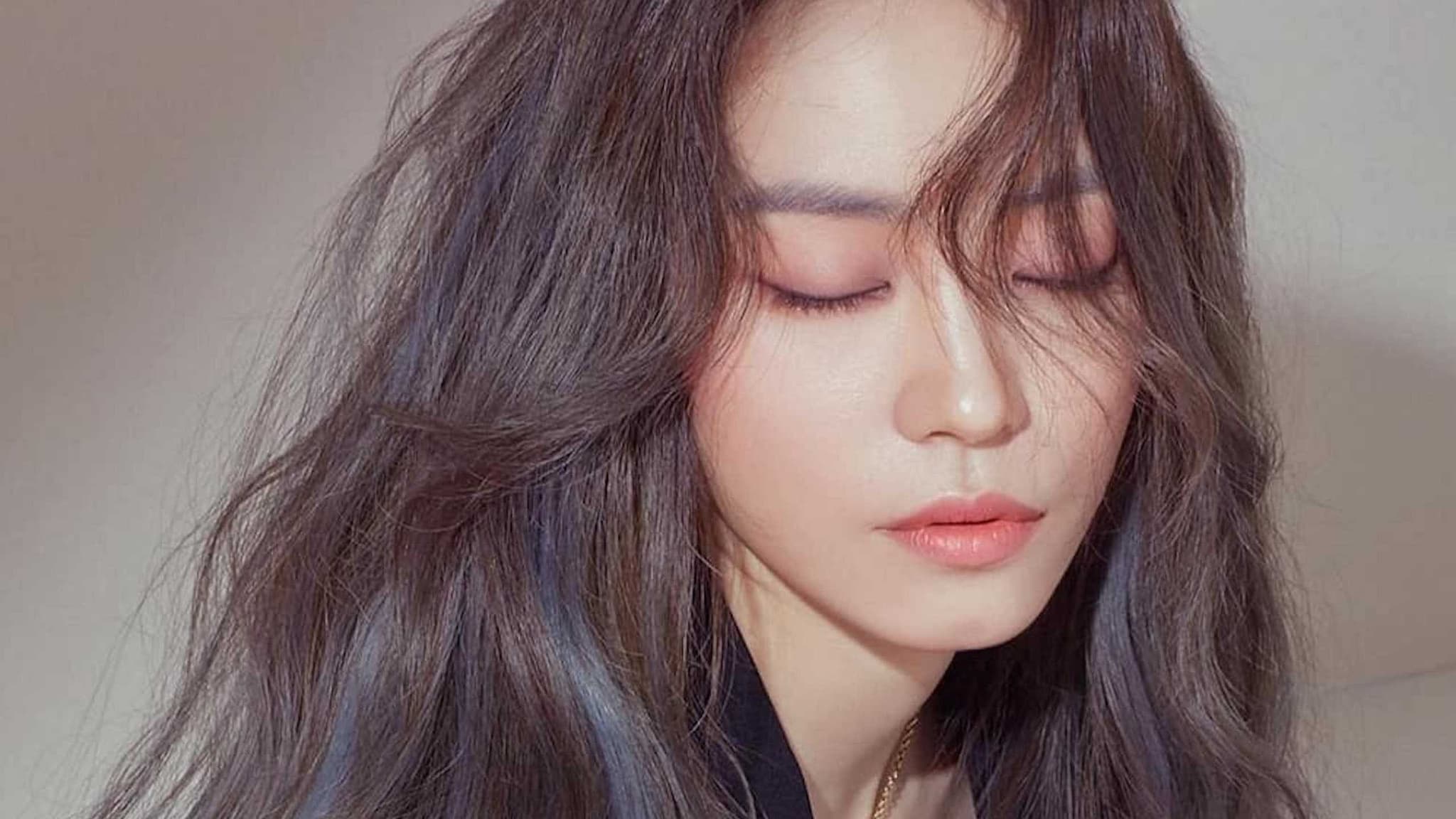 Tutti gli step della beauty routine coreana per capelli splendenti
