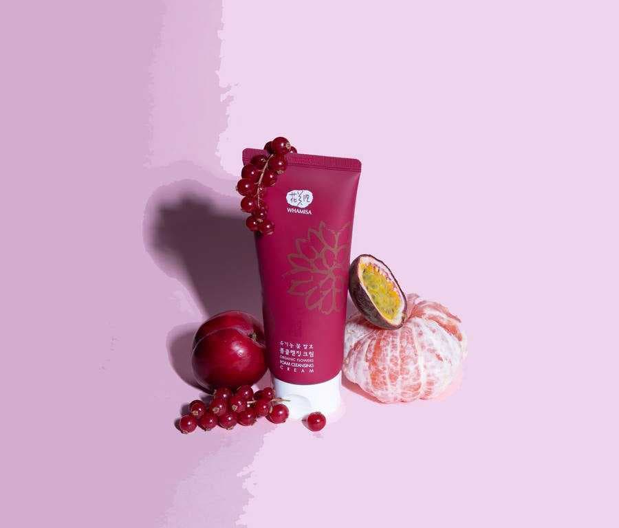 Organic Flowers Foam Cleansing Cream di Whamisa